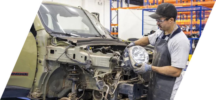 Розбирання автомобіля на заводі