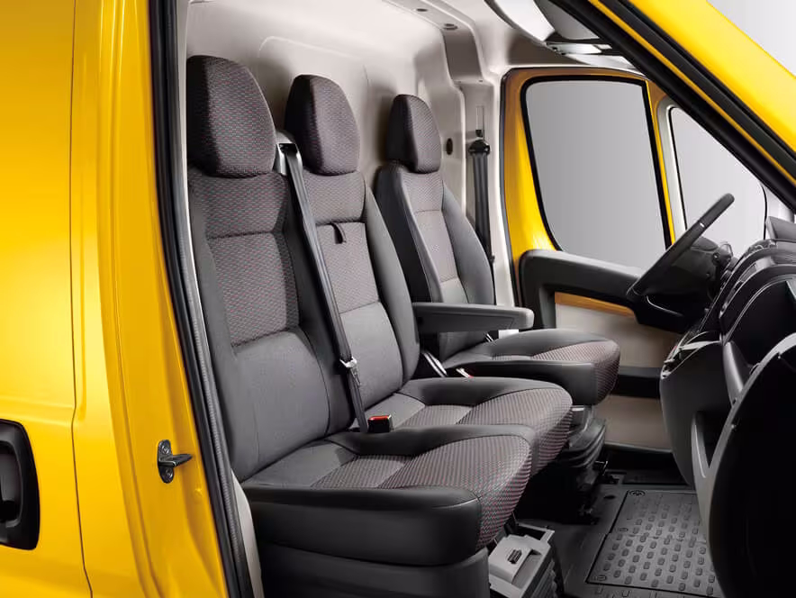Opel Movano — передні сидіння