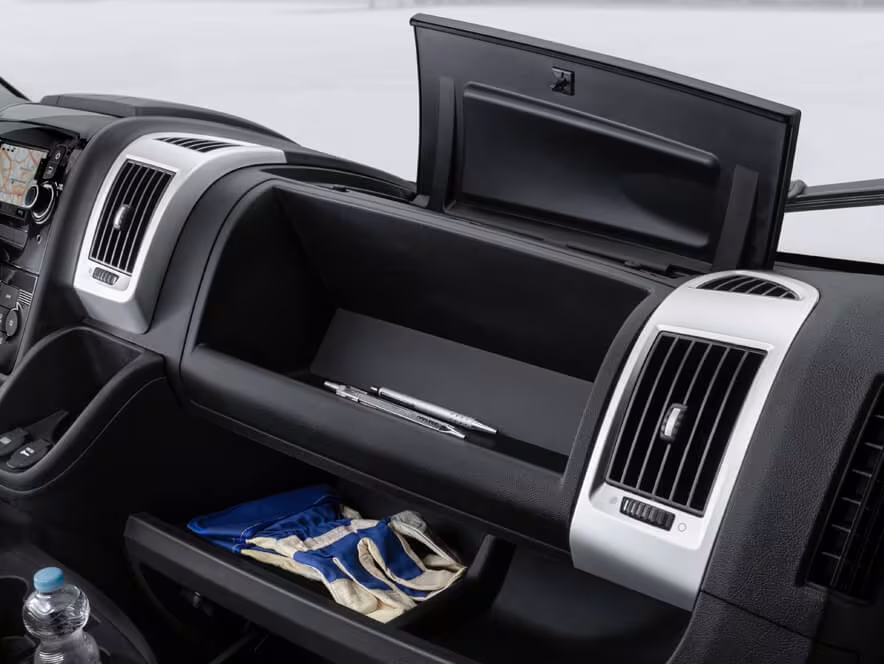 Opel Movano — місця для зберігання